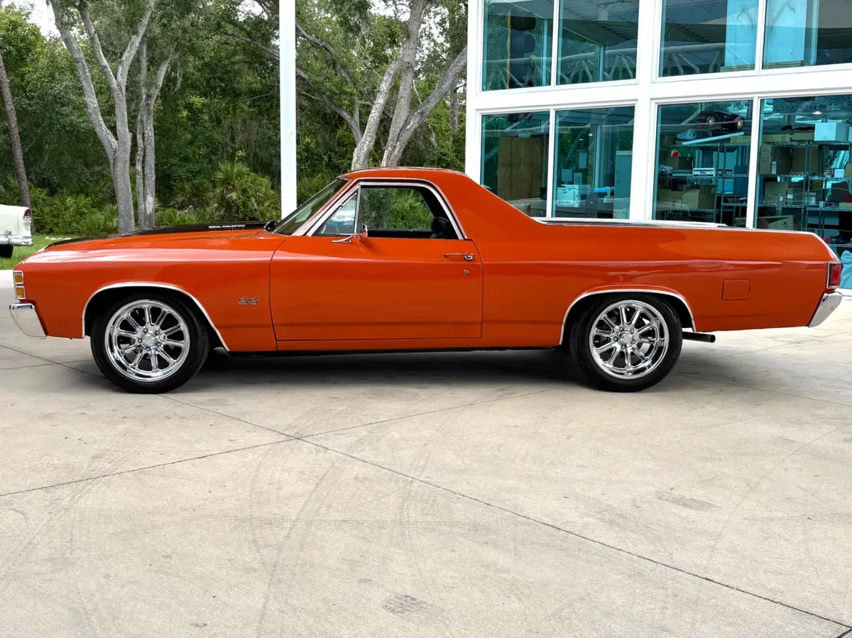 Vehicle photo 10