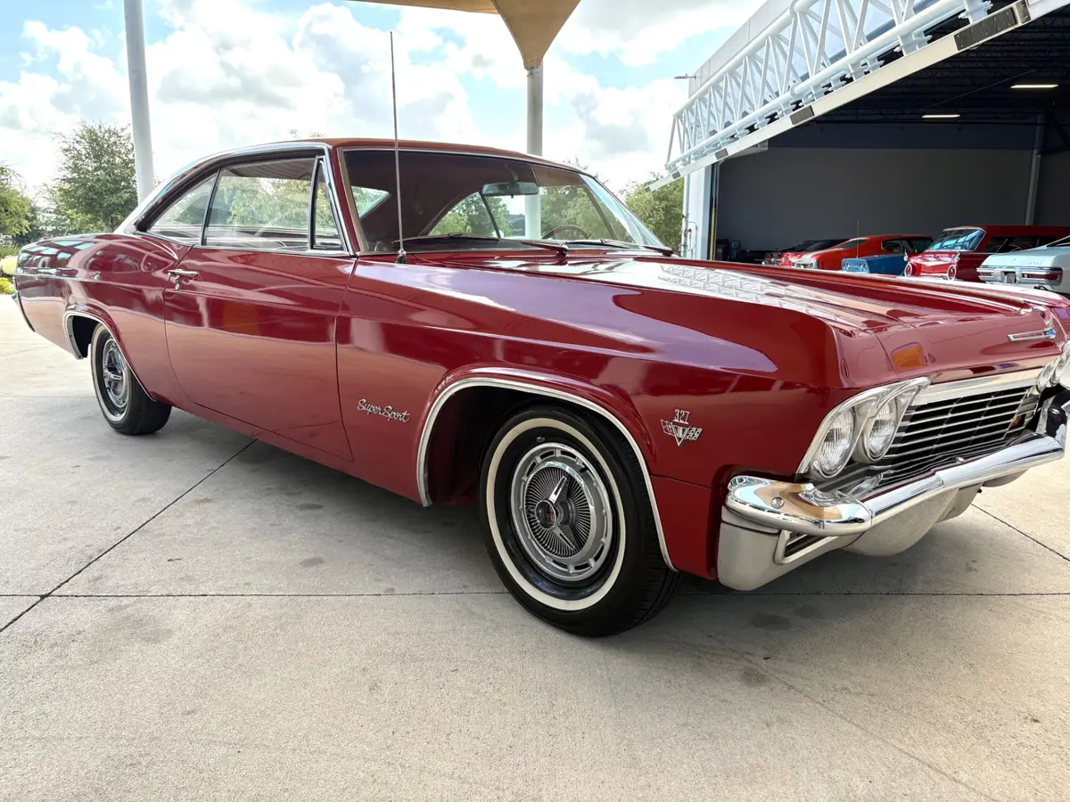 Vehicle photo 19