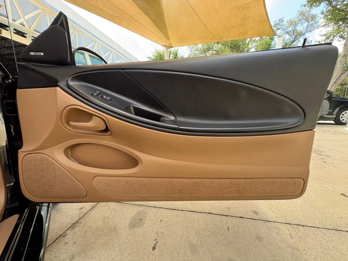 Vehicle photo 42