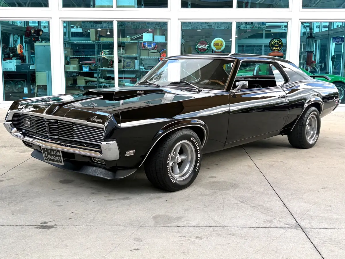 Vehicle photo 11