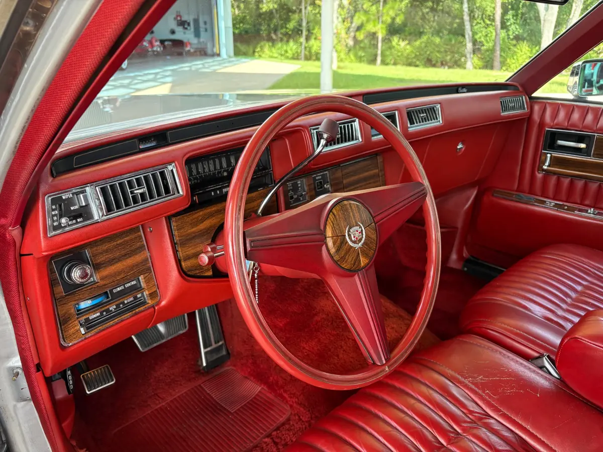 Vehicle photo 33