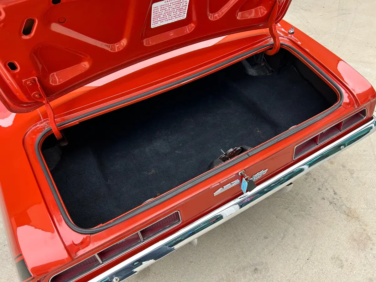 Vehicle photo 9