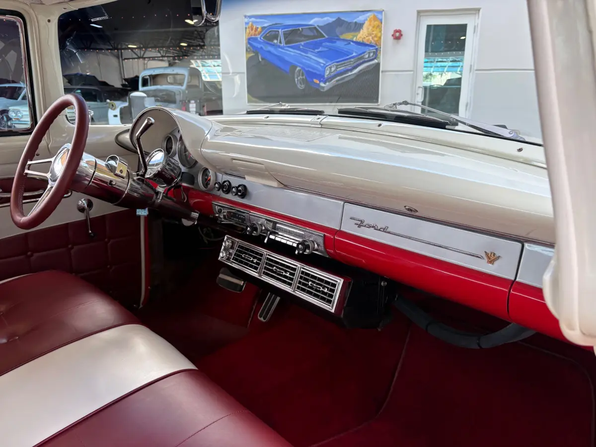 Vehicle photo 38
