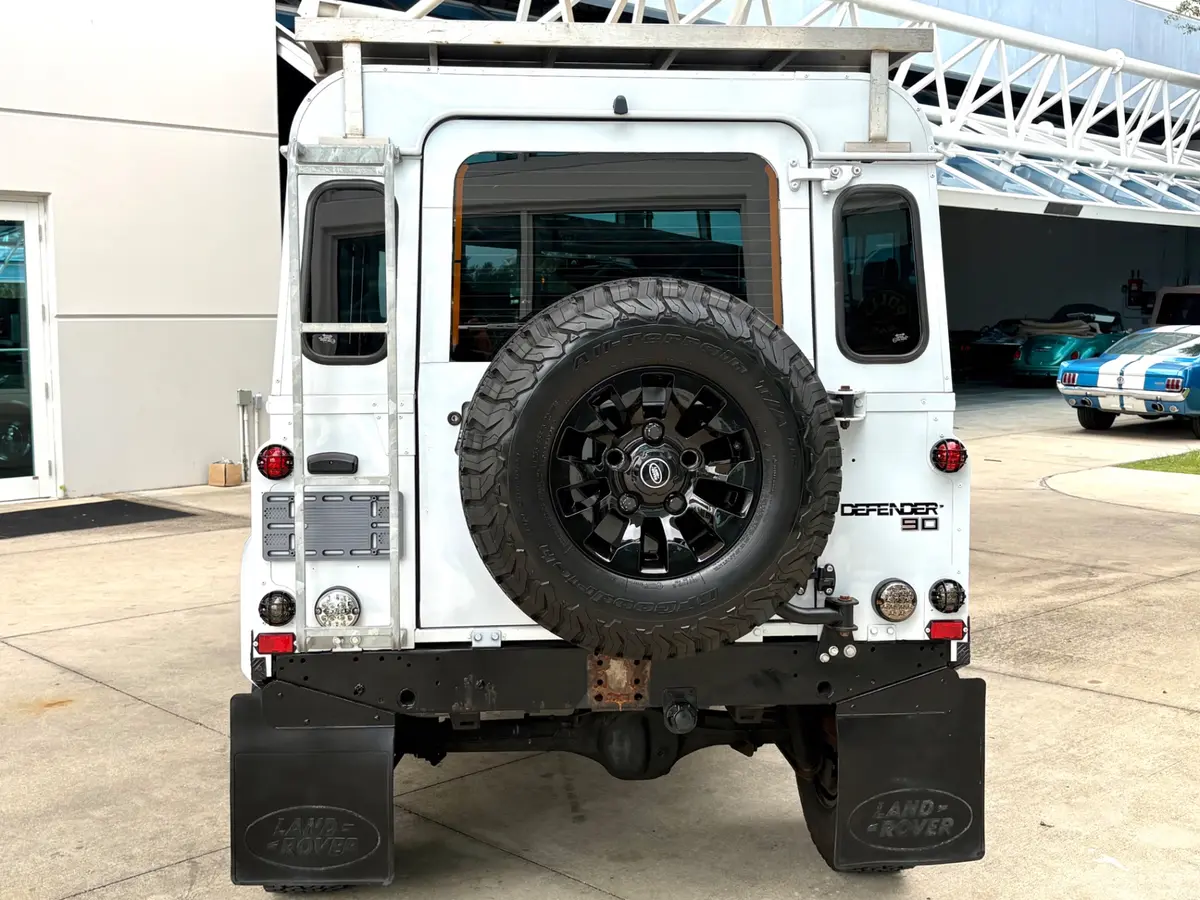 Vehicle photo 7