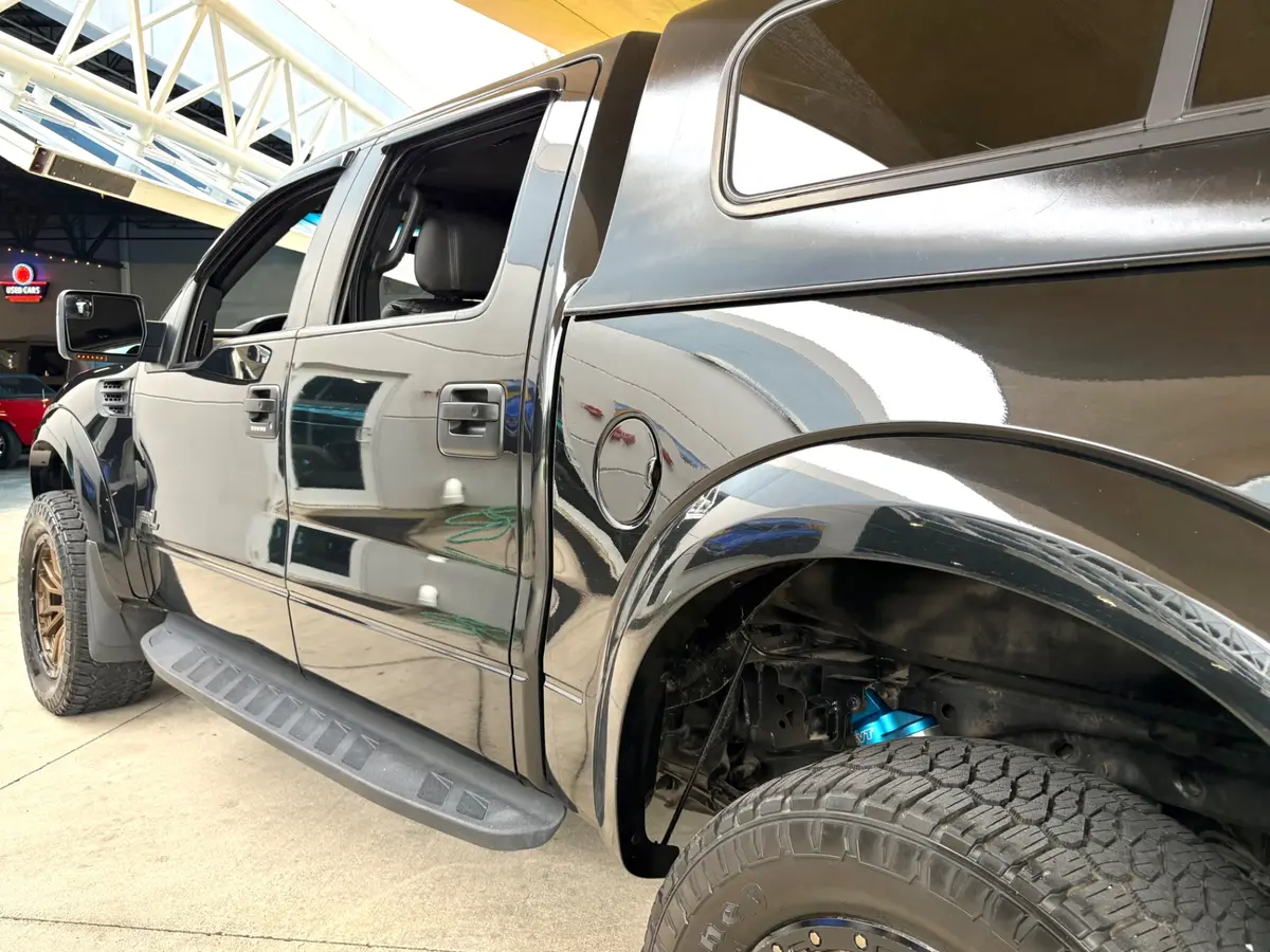 Vehicle photo 14