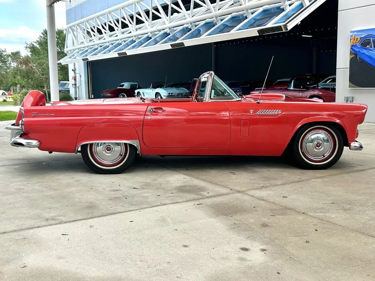 Vehicle photo 4