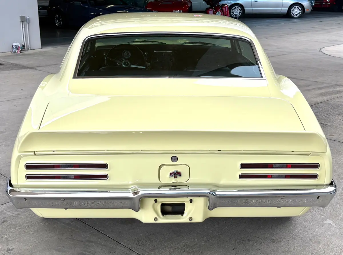 Vehicle photo 8