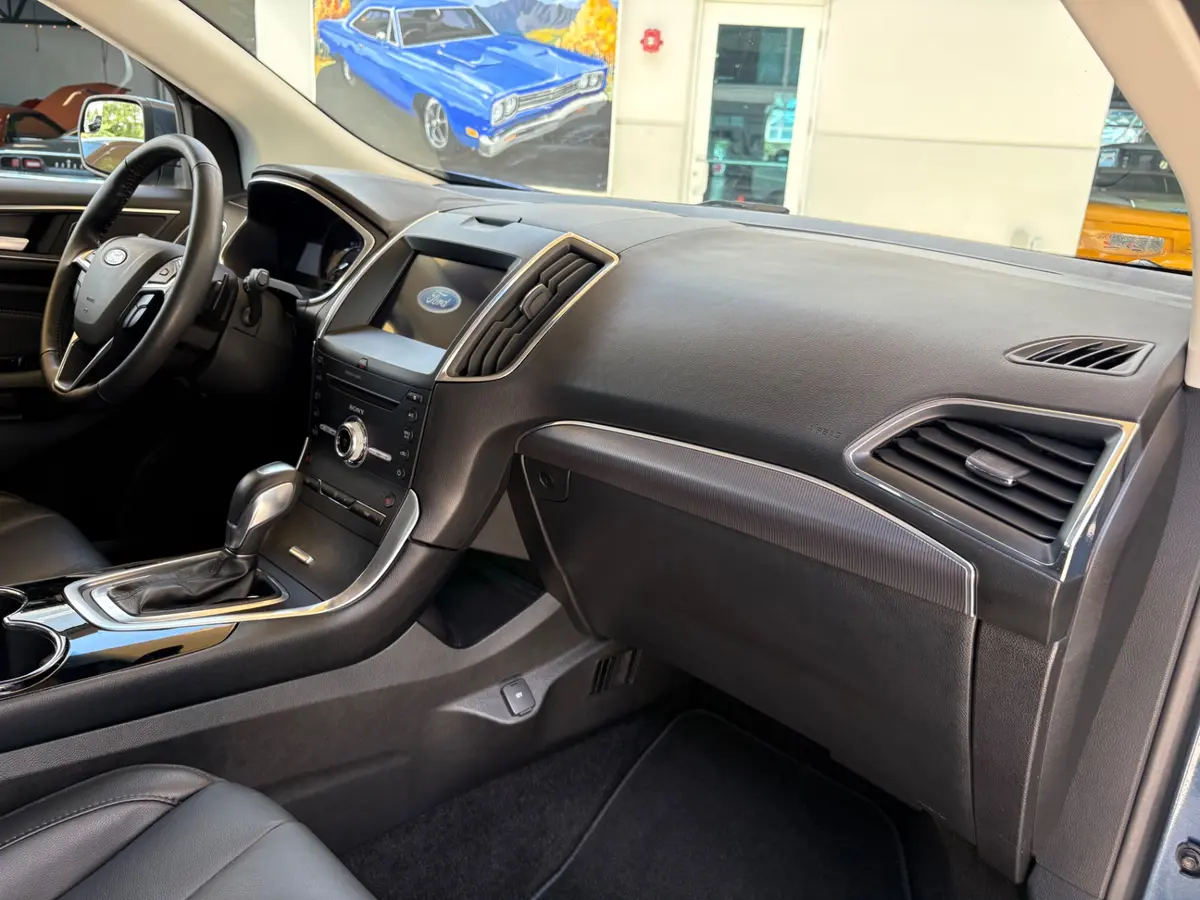 Vehicle photo 43