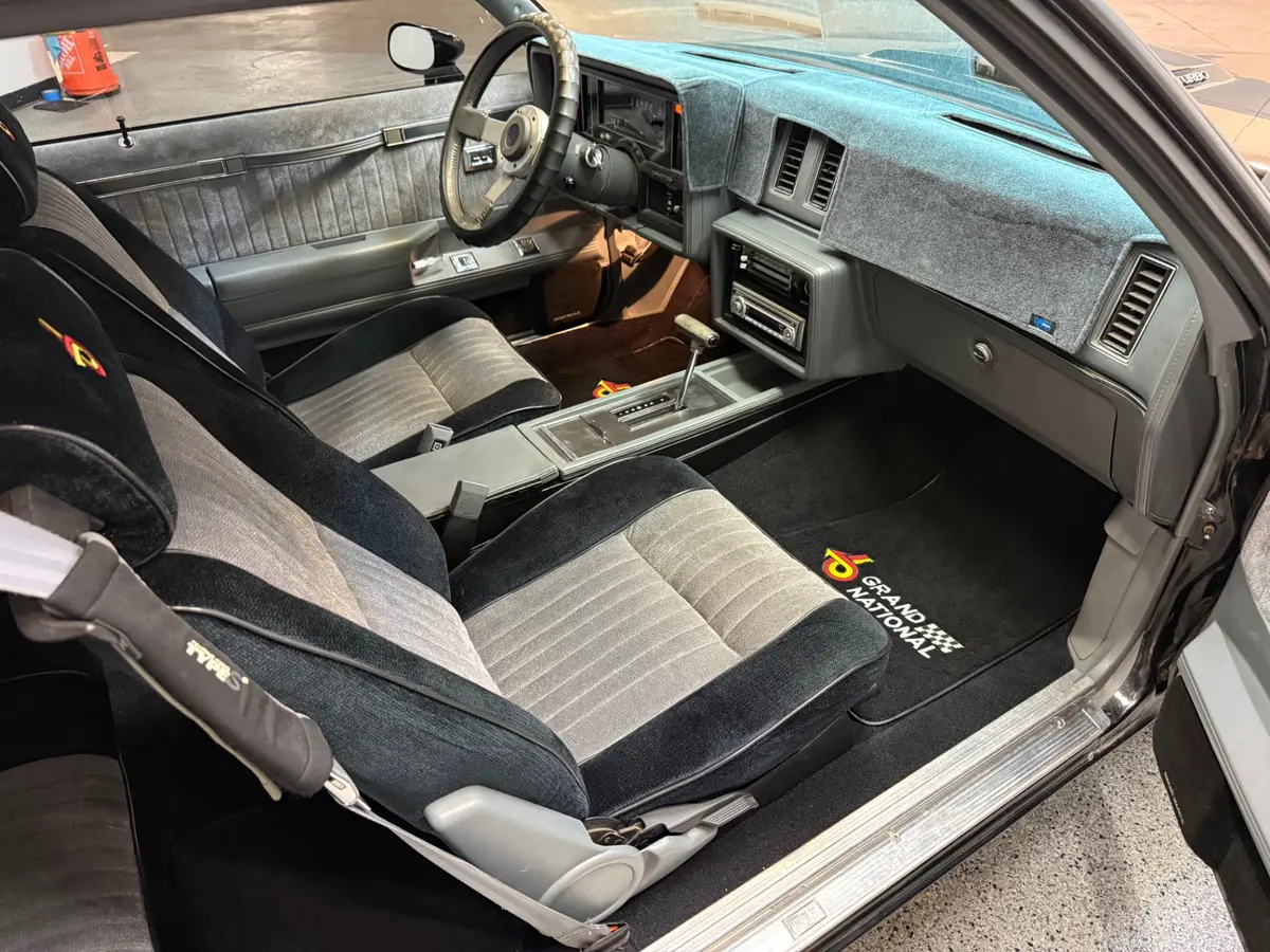 Vehicle photo 29