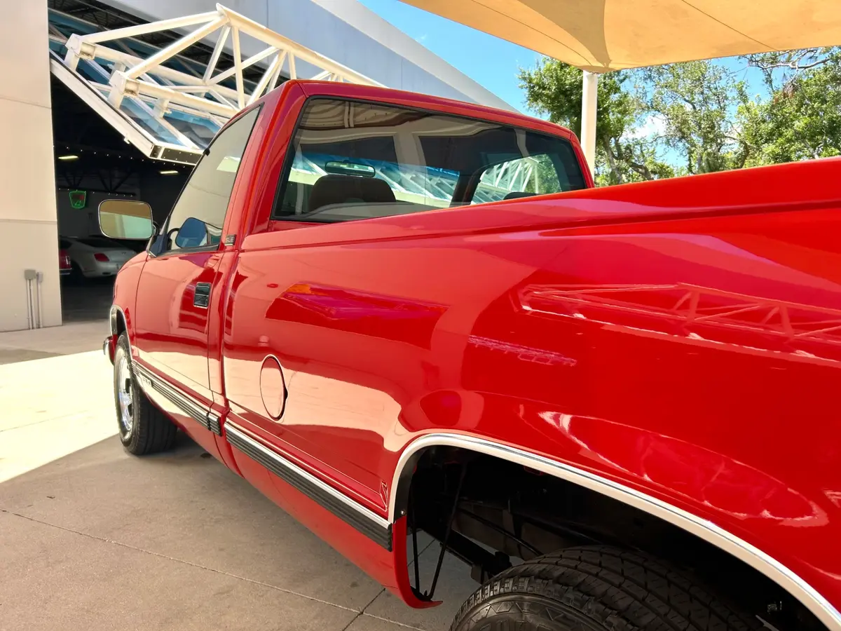 Vehicle photo 13