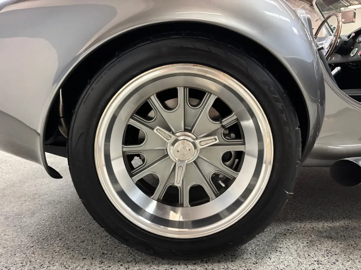 Vehicle photo 15