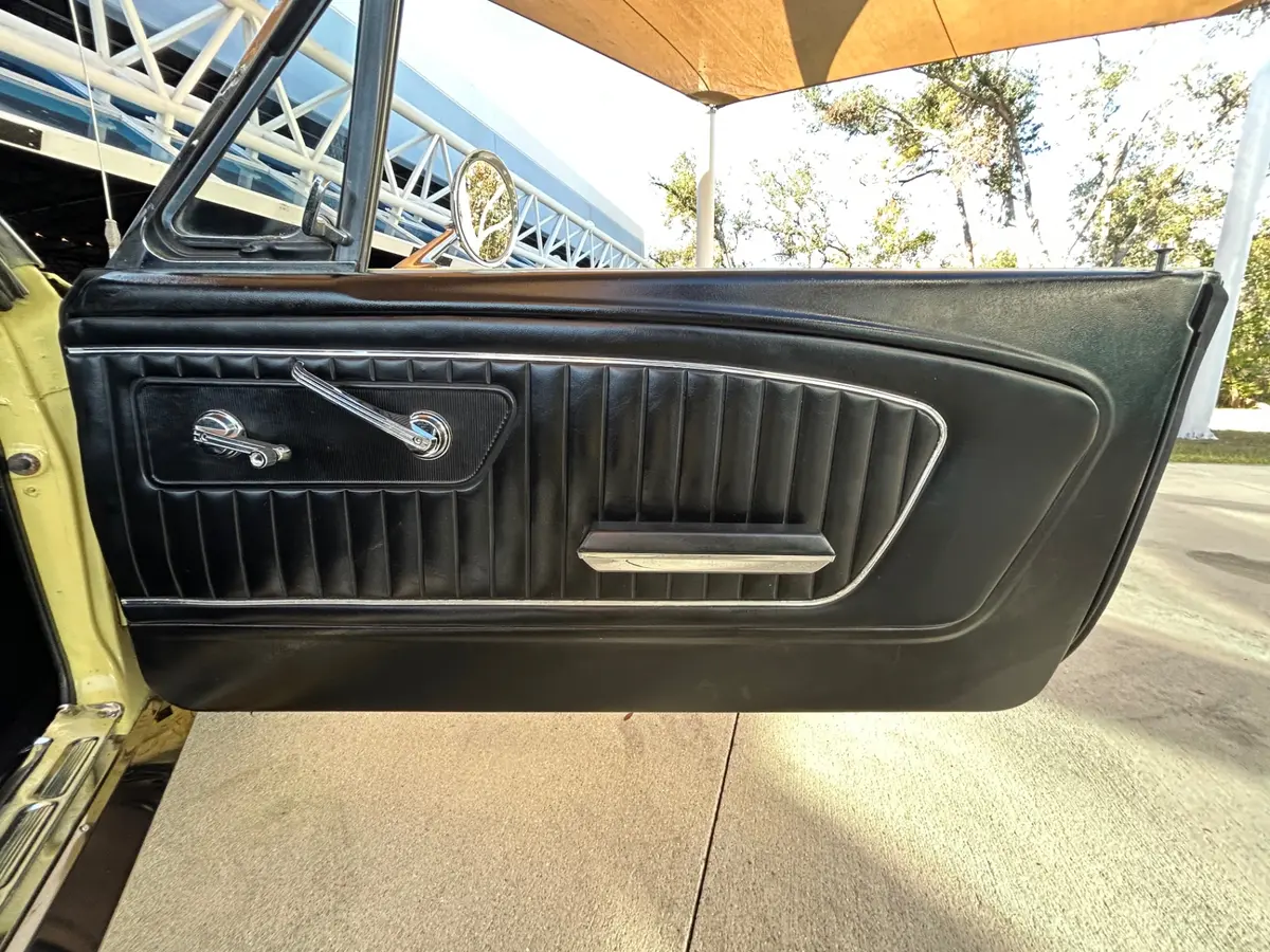 Vehicle photo 28