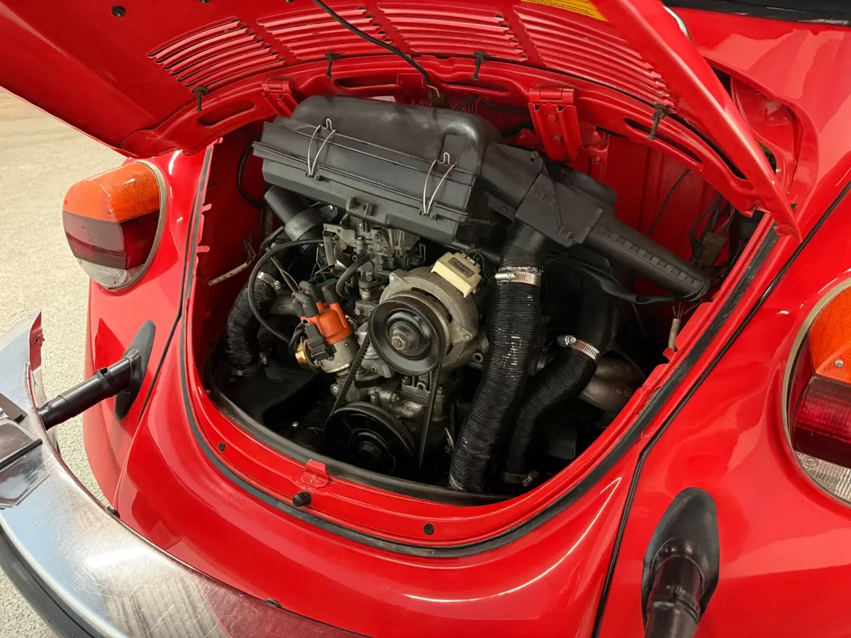 Vehicle photo 17