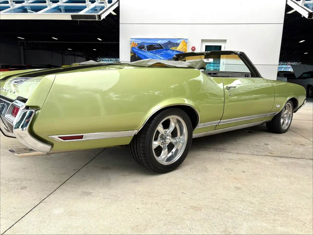 Vehicle photo 16