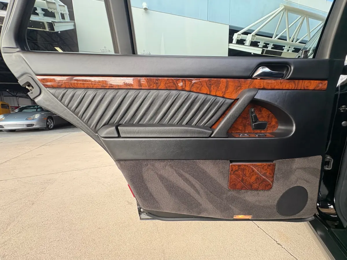 Vehicle photo 36