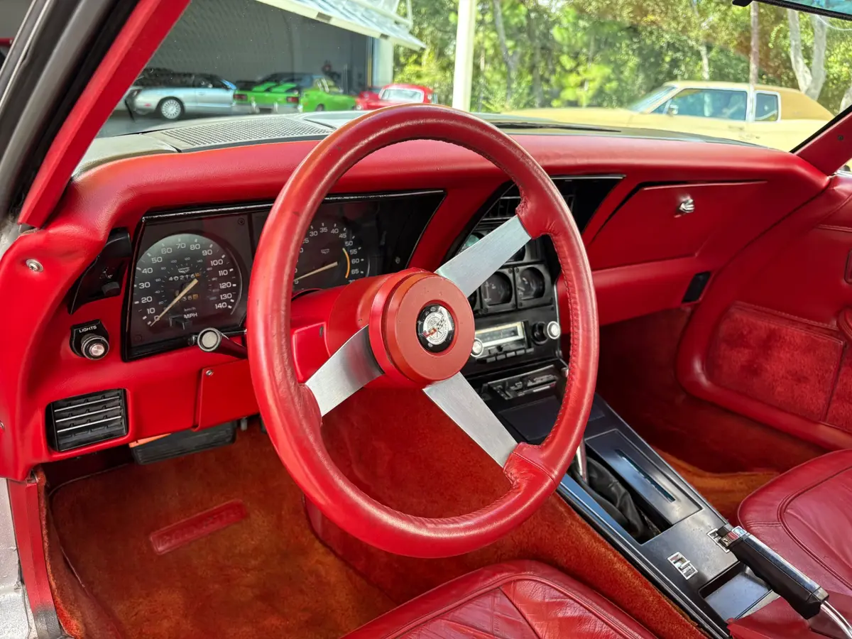 Vehicle photo 33