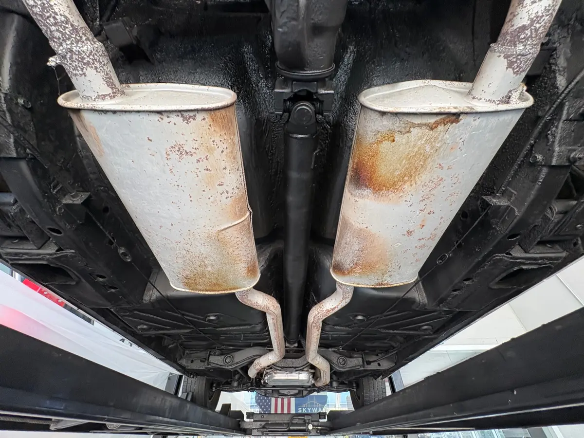 Vehicle photo 46