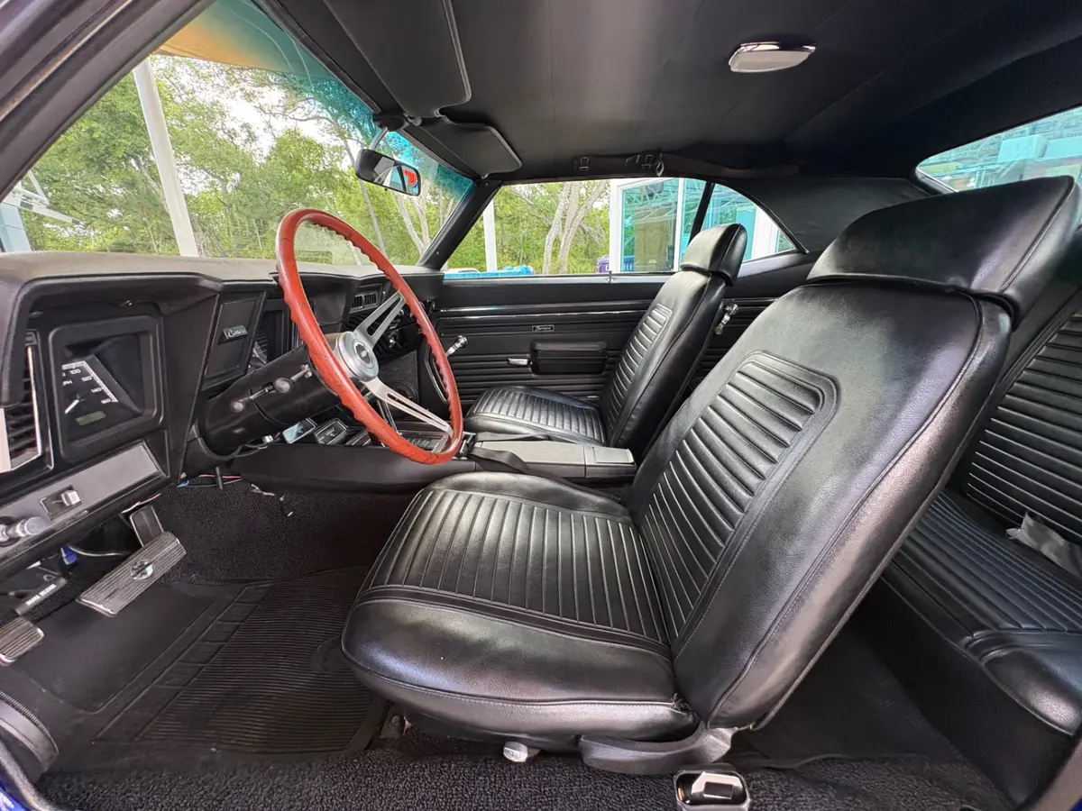 Vehicle photo 33