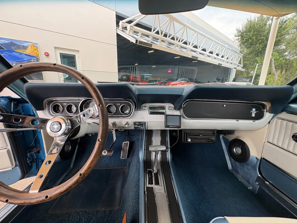 Vehicle photo 36