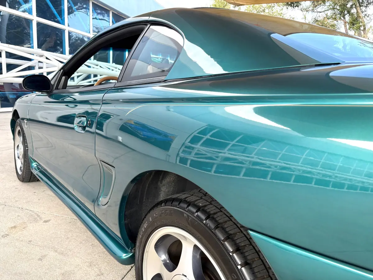 Vehicle photo 15
