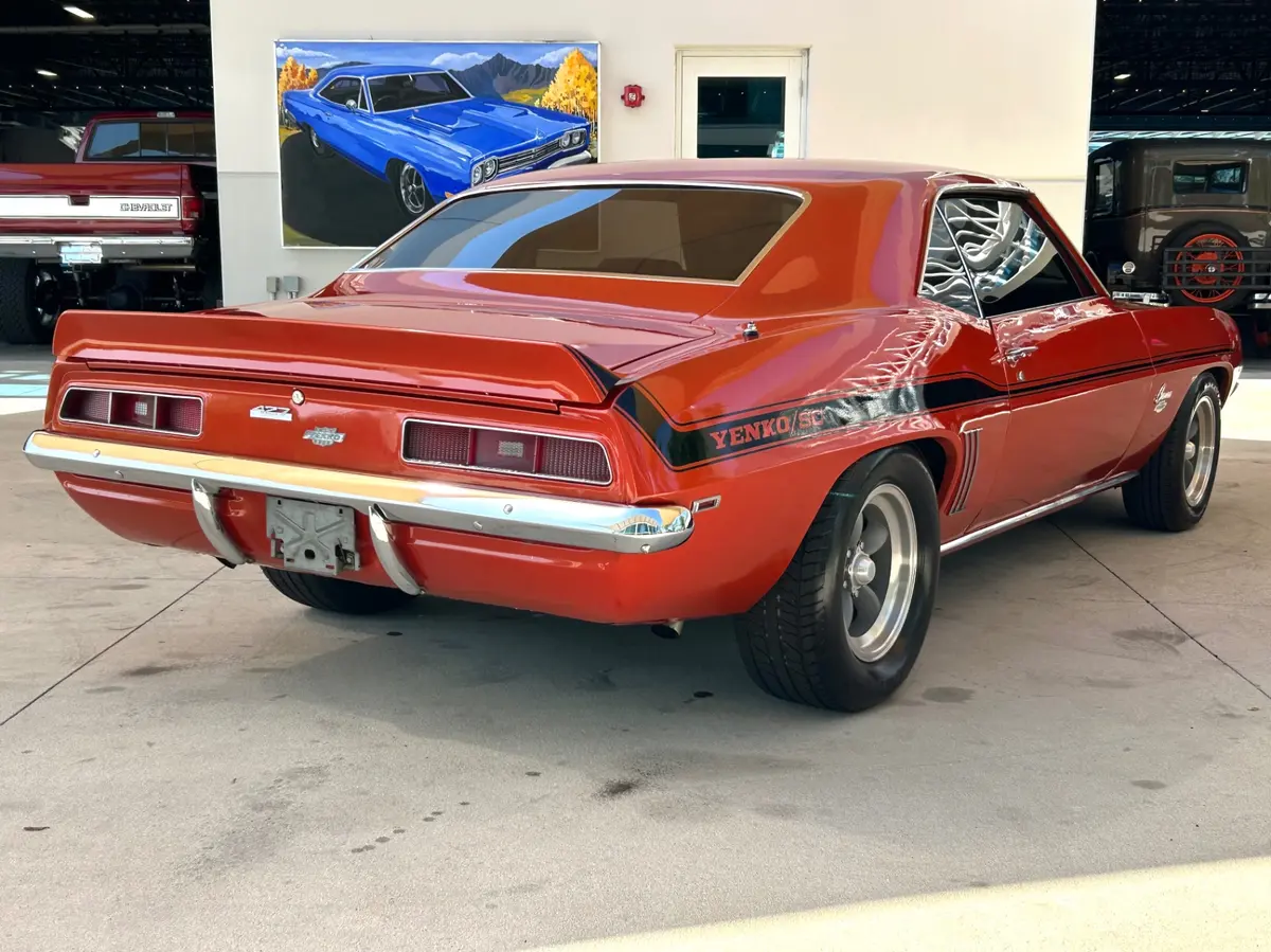 Vehicle photo 5