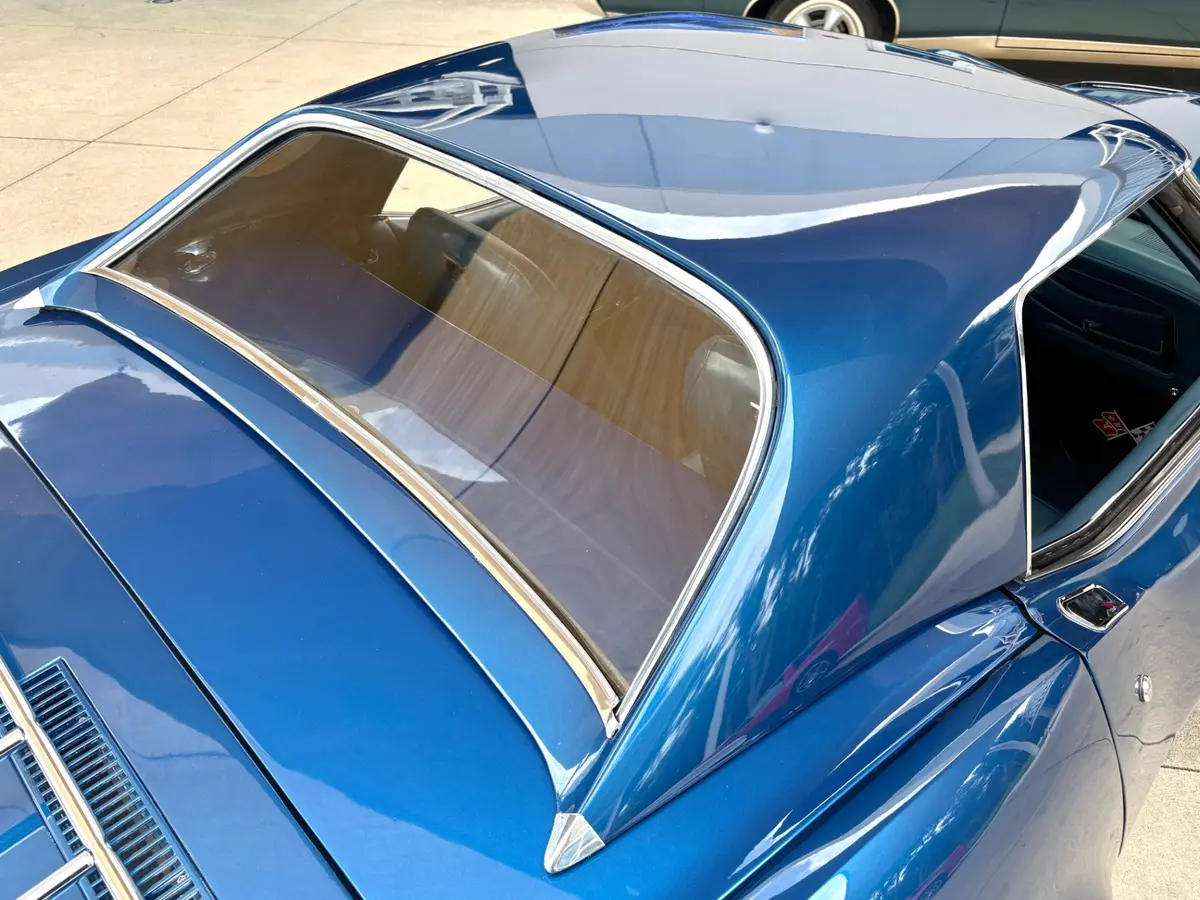 Vehicle photo 25