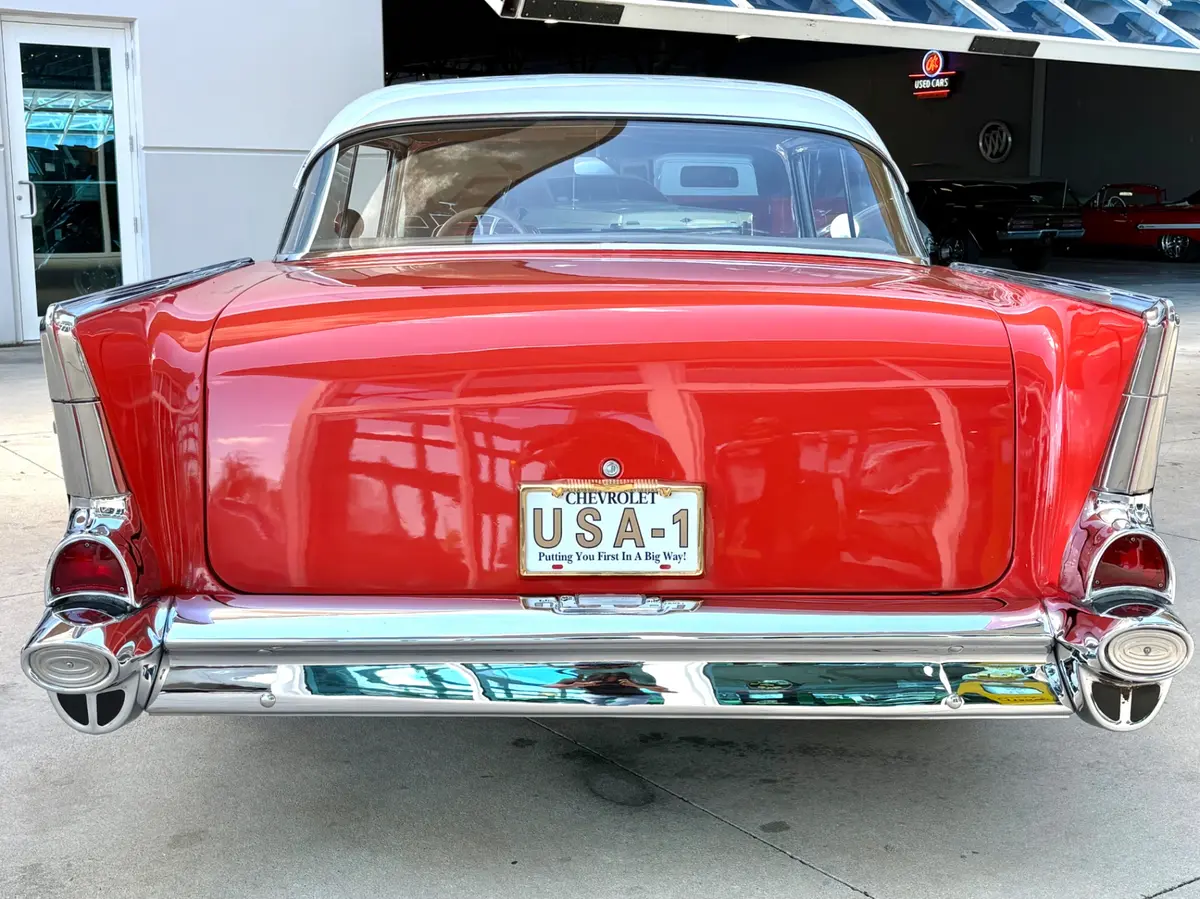 Vehicle photo 6
