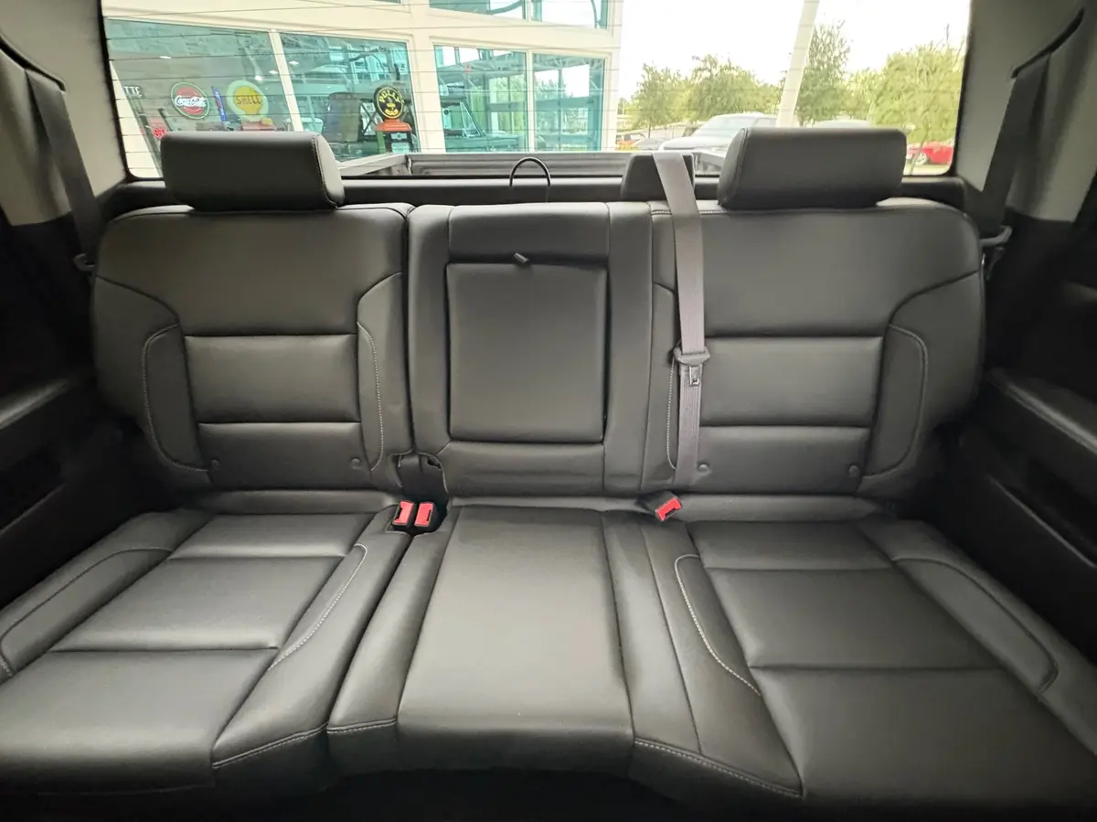 Vehicle photo 34