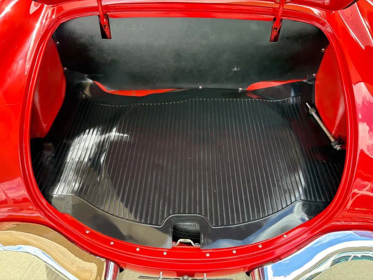 Vehicle photo 9