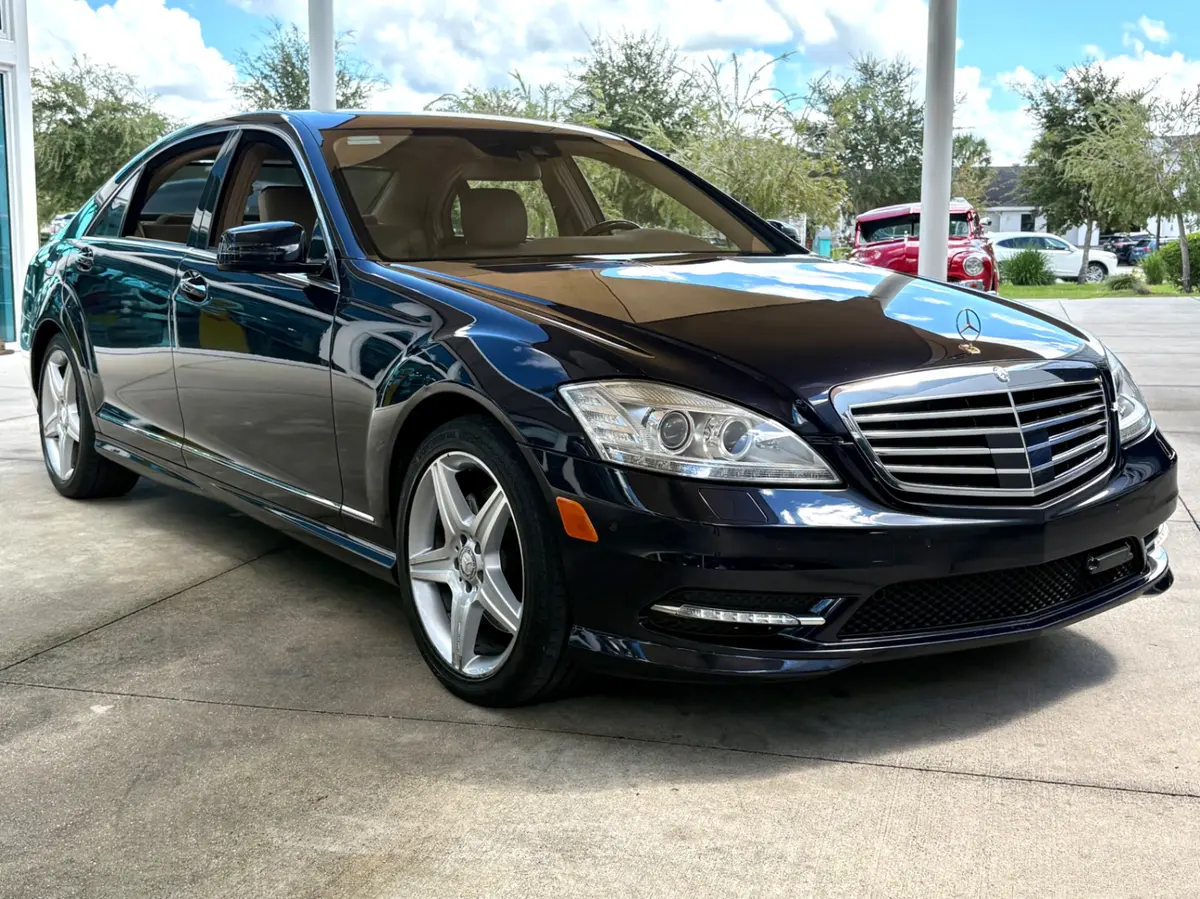 Vehicle photo 4