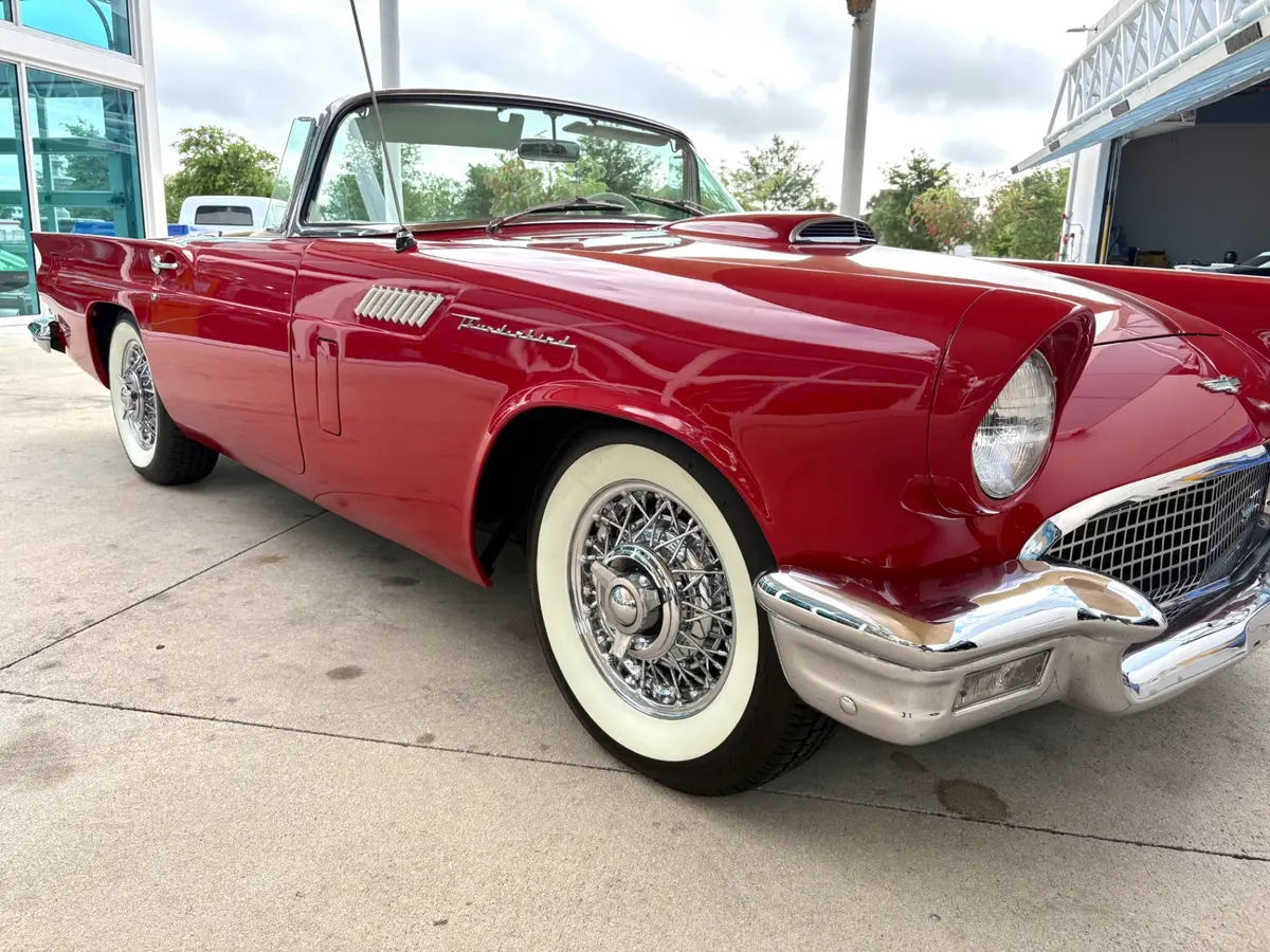 Vehicle photo 20