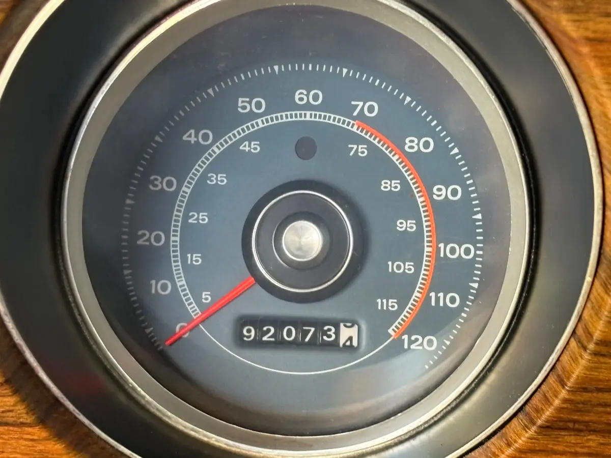 Vehicle photo 25