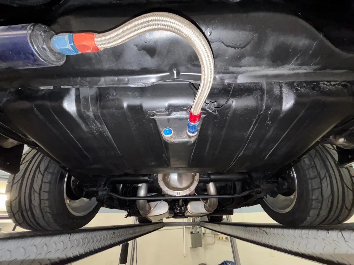 Vehicle photo 25