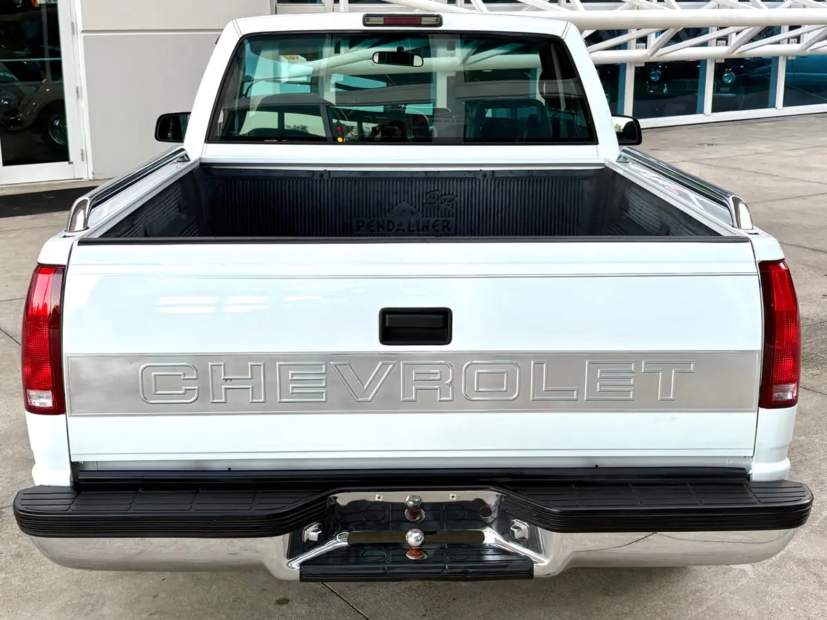 Vehicle photo 8