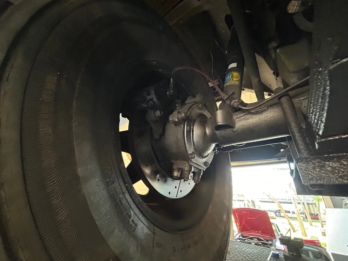 Vehicle photo 33