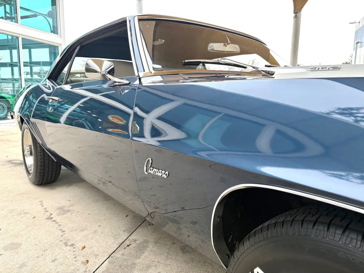 Vehicle photo 19