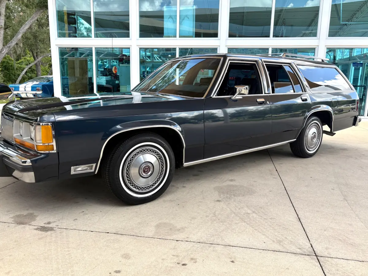 Vehicle photo 12