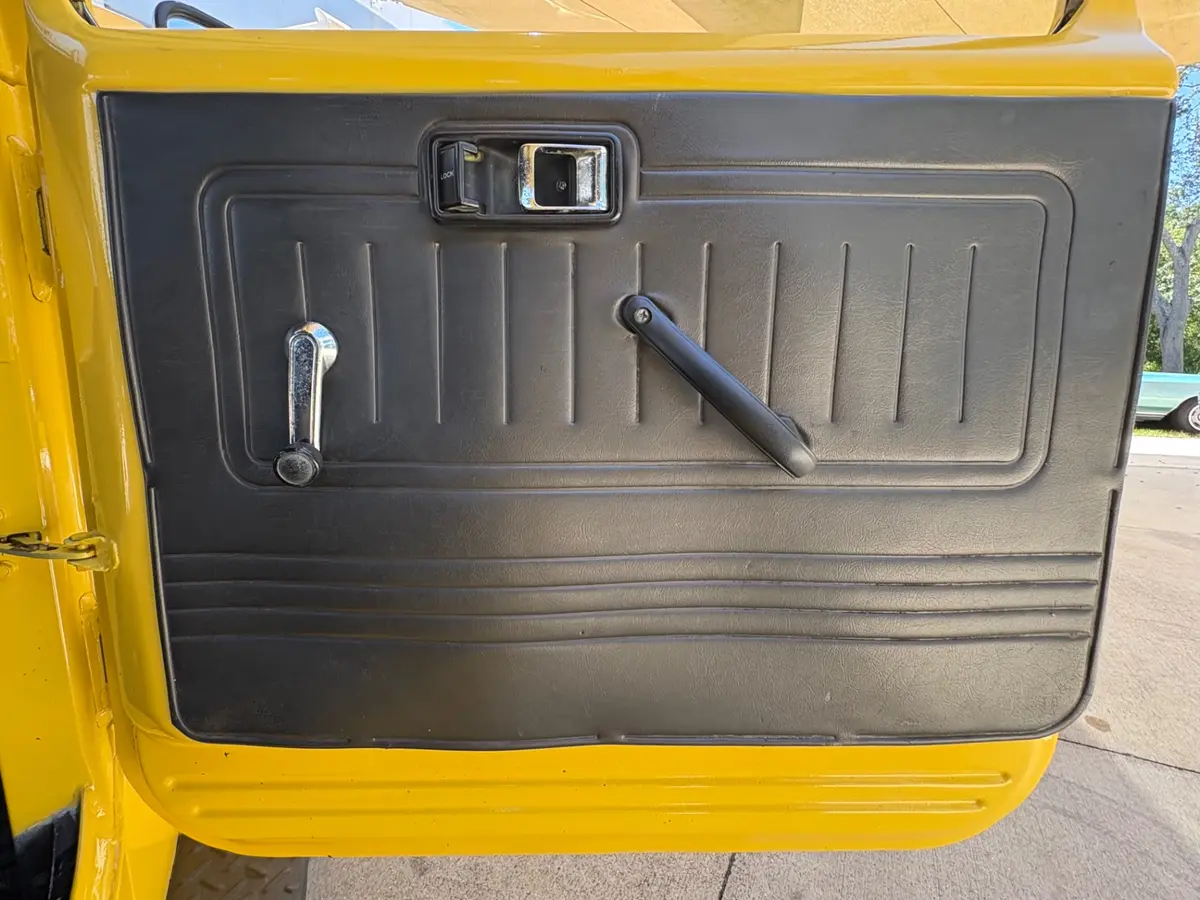 Vehicle photo 37