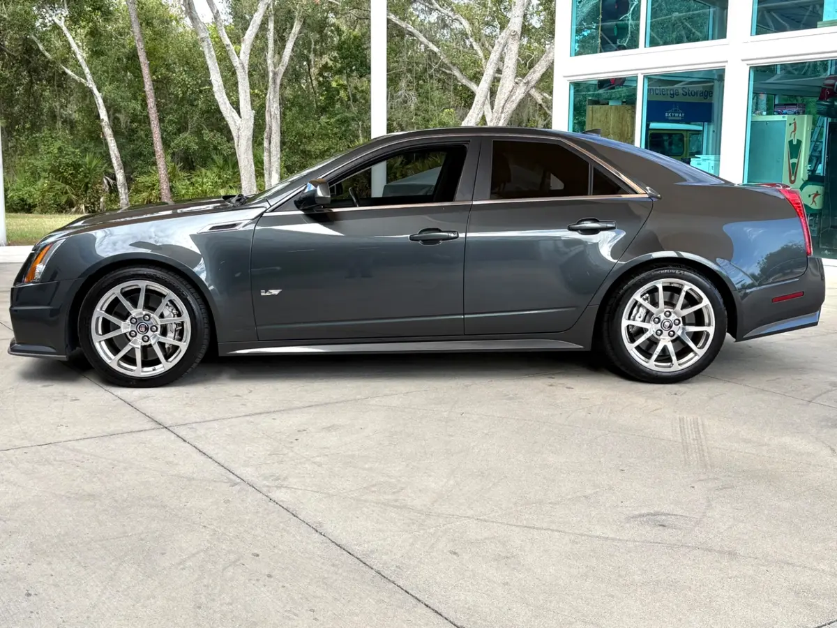 Vehicle photo 10