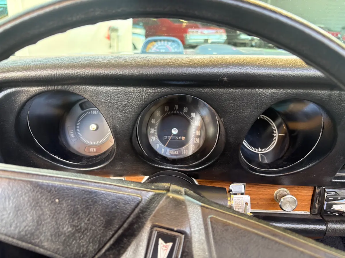 Vehicle photo 47