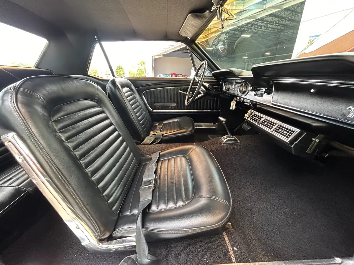 Vehicle photo 22
