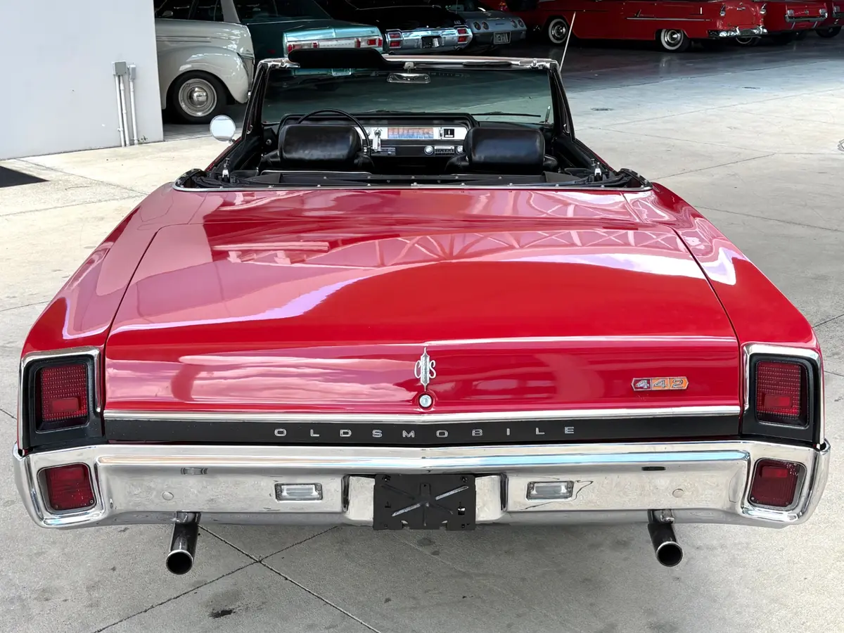 Vehicle photo 8