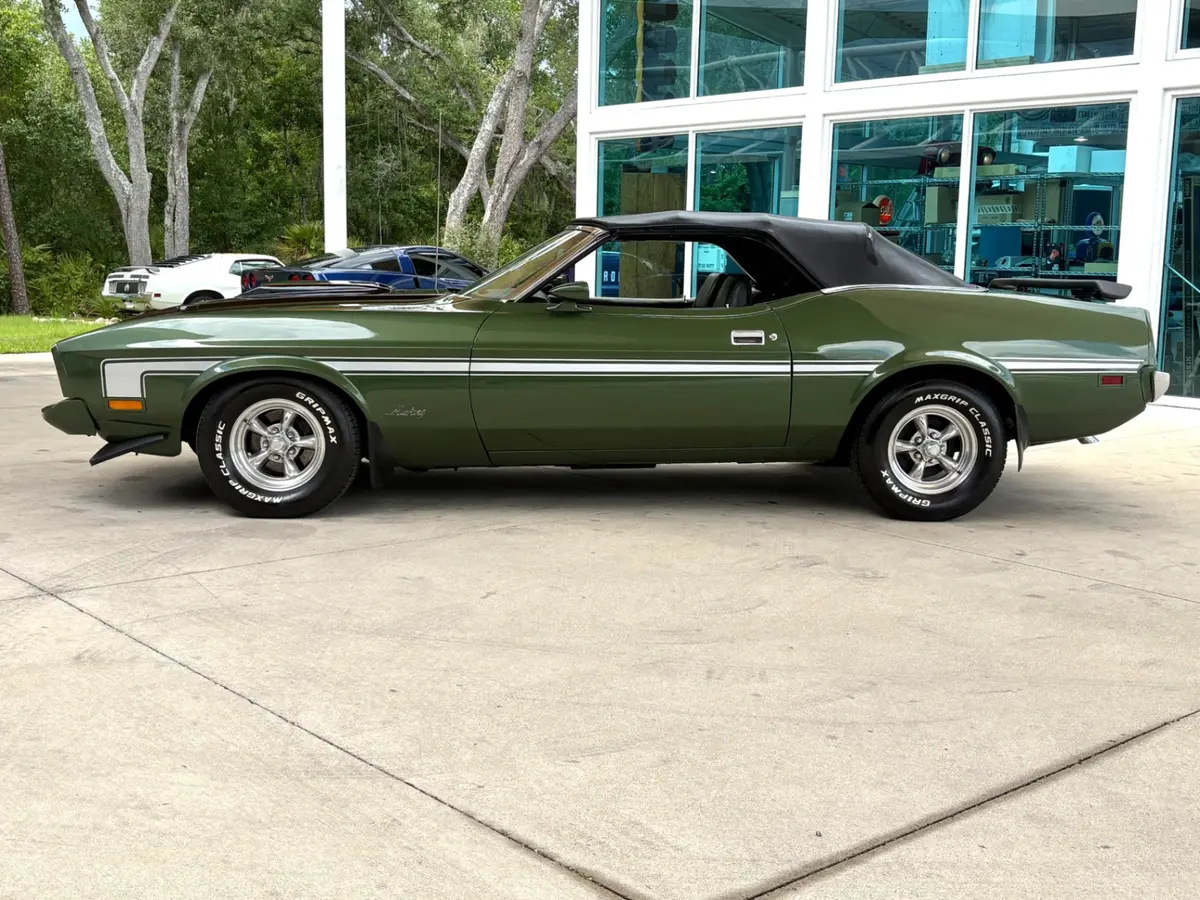Vehicle photo 24