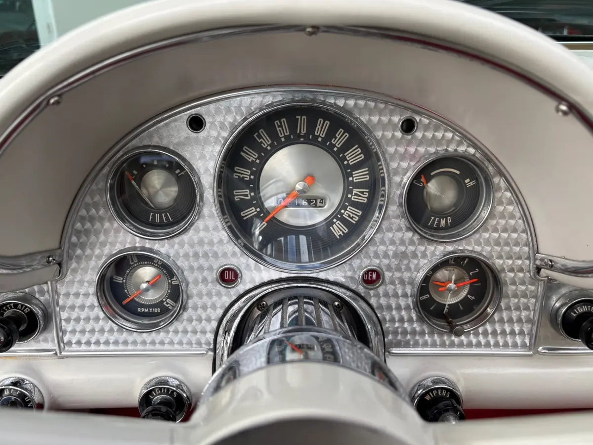 Vehicle photo 44