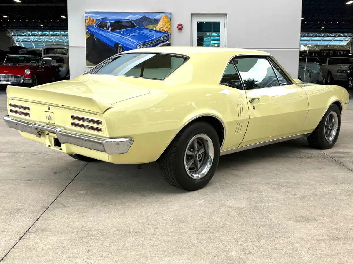 Vehicle photo 6