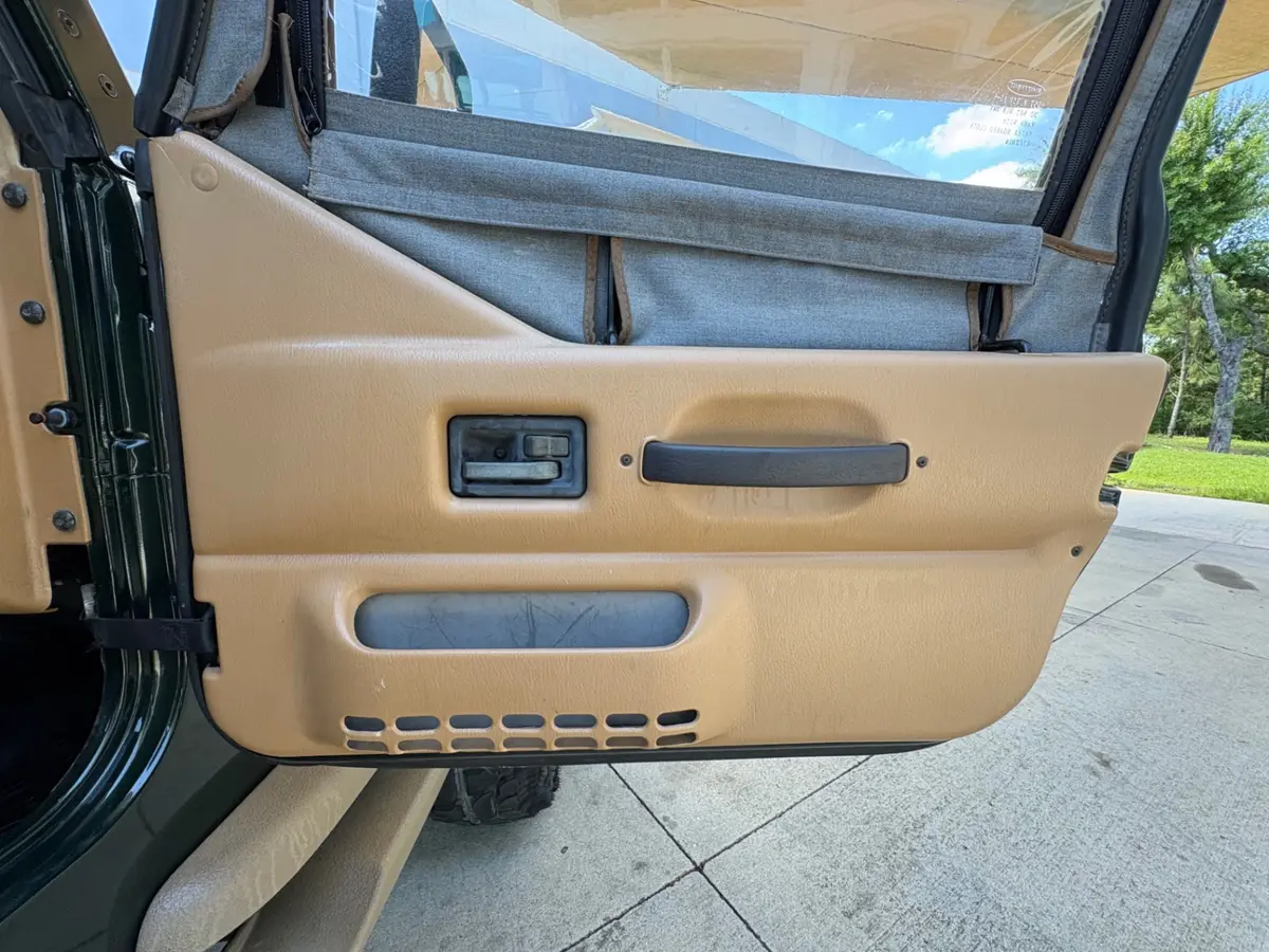 Vehicle photo 37