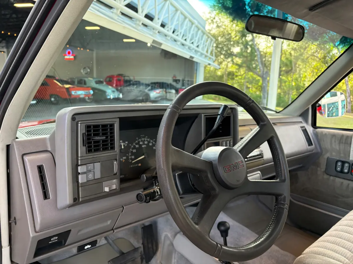 Vehicle photo 31