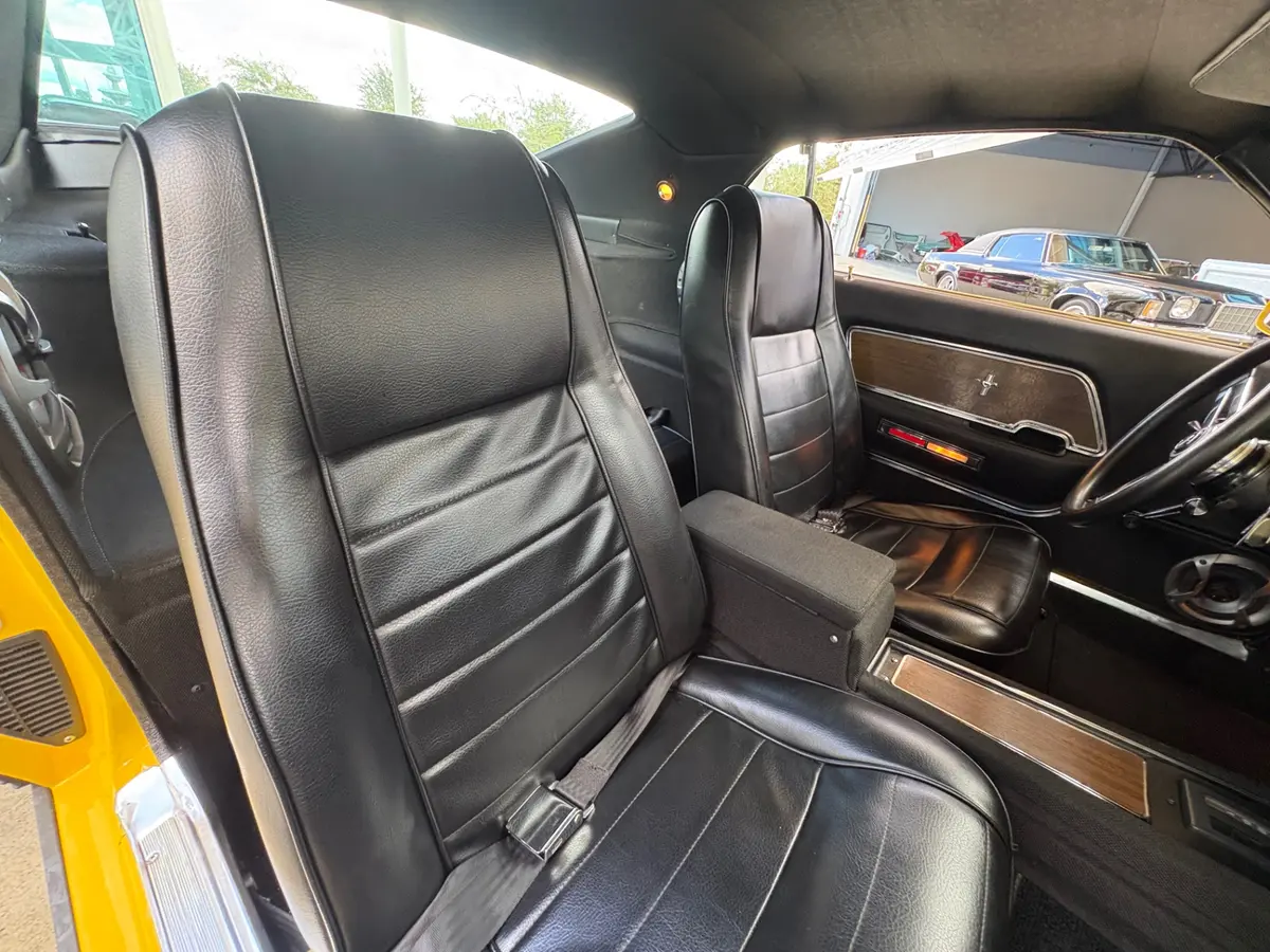 Vehicle photo 41