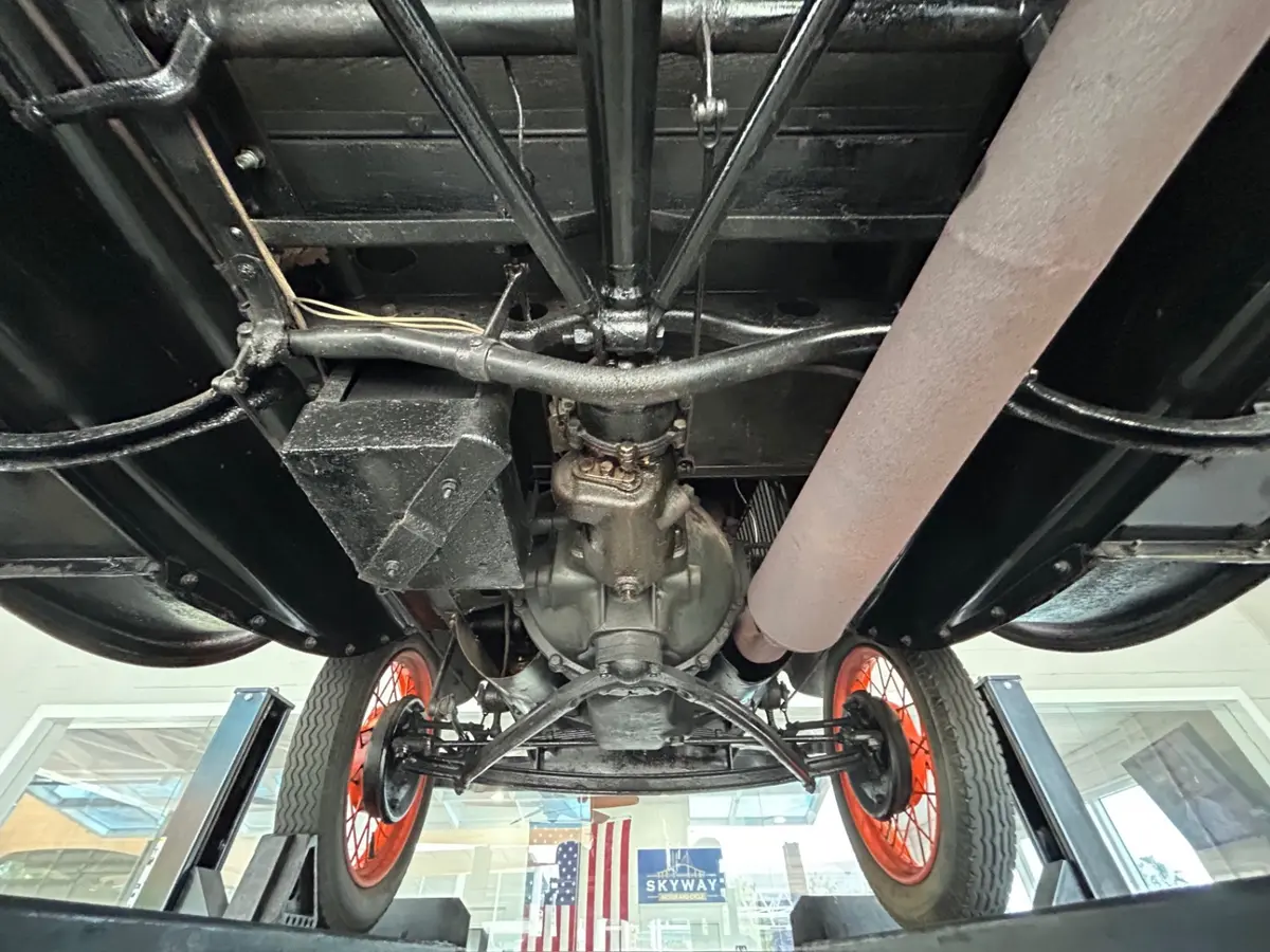 Vehicle photo 43