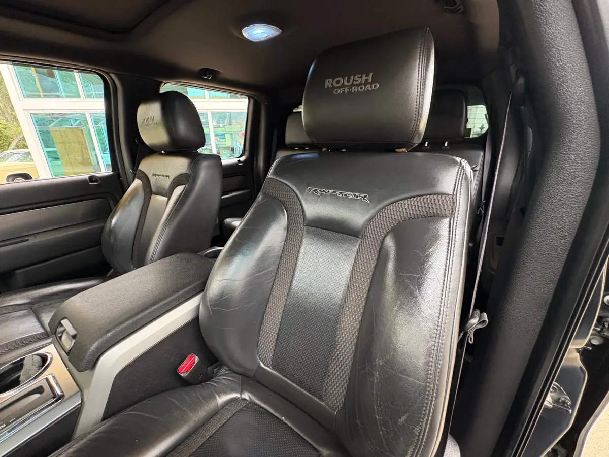 Vehicle photo 34